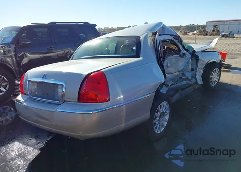 2006 Lincoln Town Car Signature z USA, uszkodzony, nr VIN 1LNHM81V66Y623547